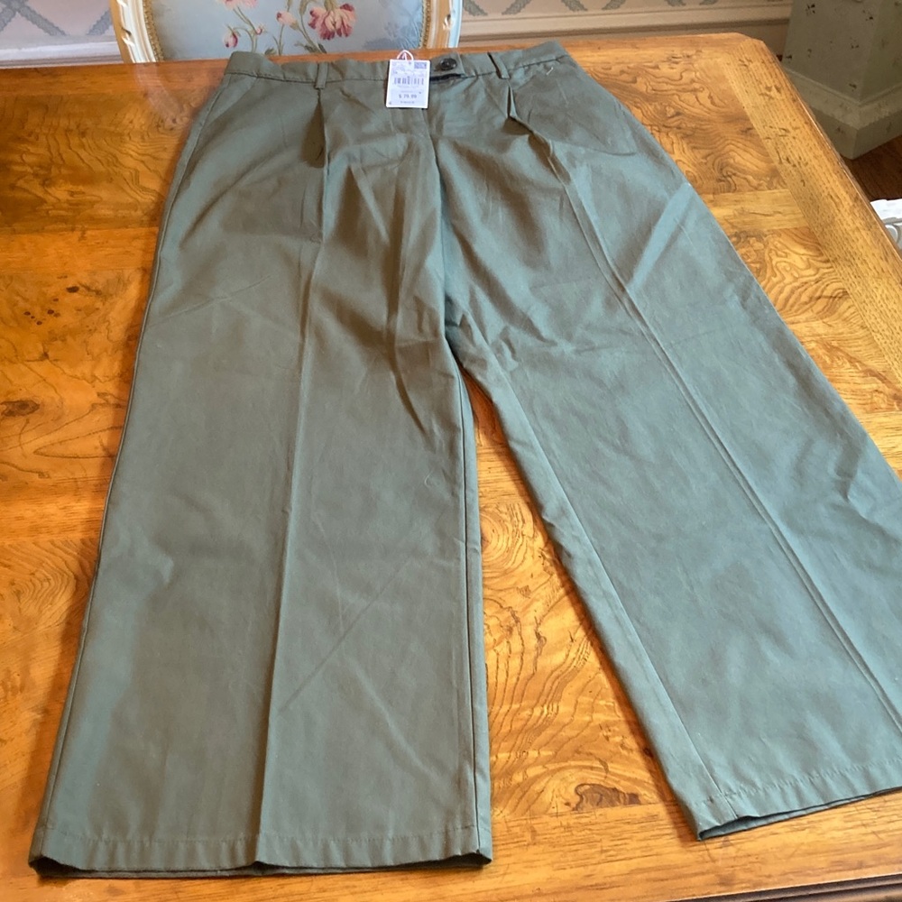 Mango size US 6 olive green trousers for women. NWT
